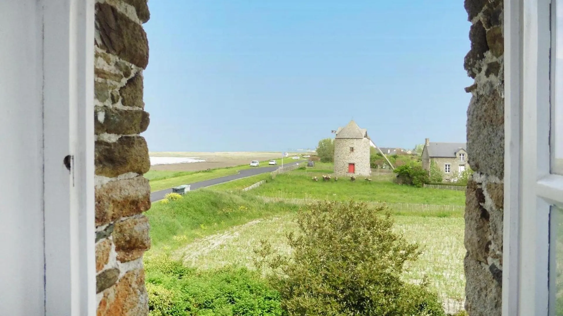 Former 19Th Century Windmill In Cherrueix